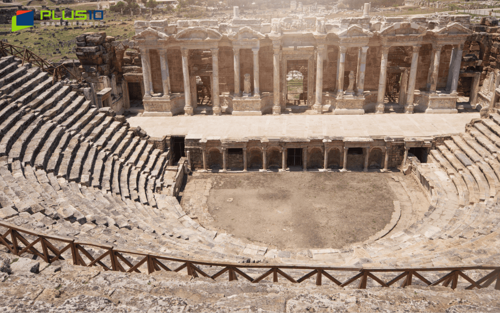 希拉波利斯廢墟中的羅馬圓形劇場