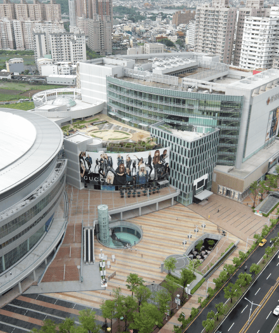 鳥瞰高雄漢神巨蛋與百貨